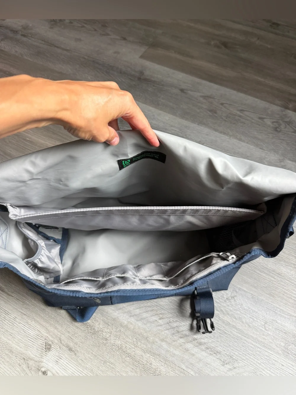 TIMBUK2 Classic Messenger Bag Navy Blue Adjustable Travel Unisex Medium